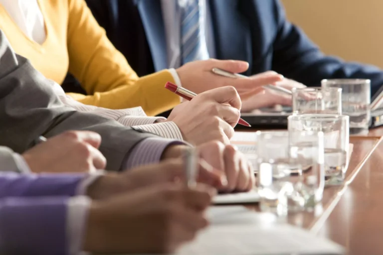 Close-up-meeting-shutterstock_19799746-1800x1200